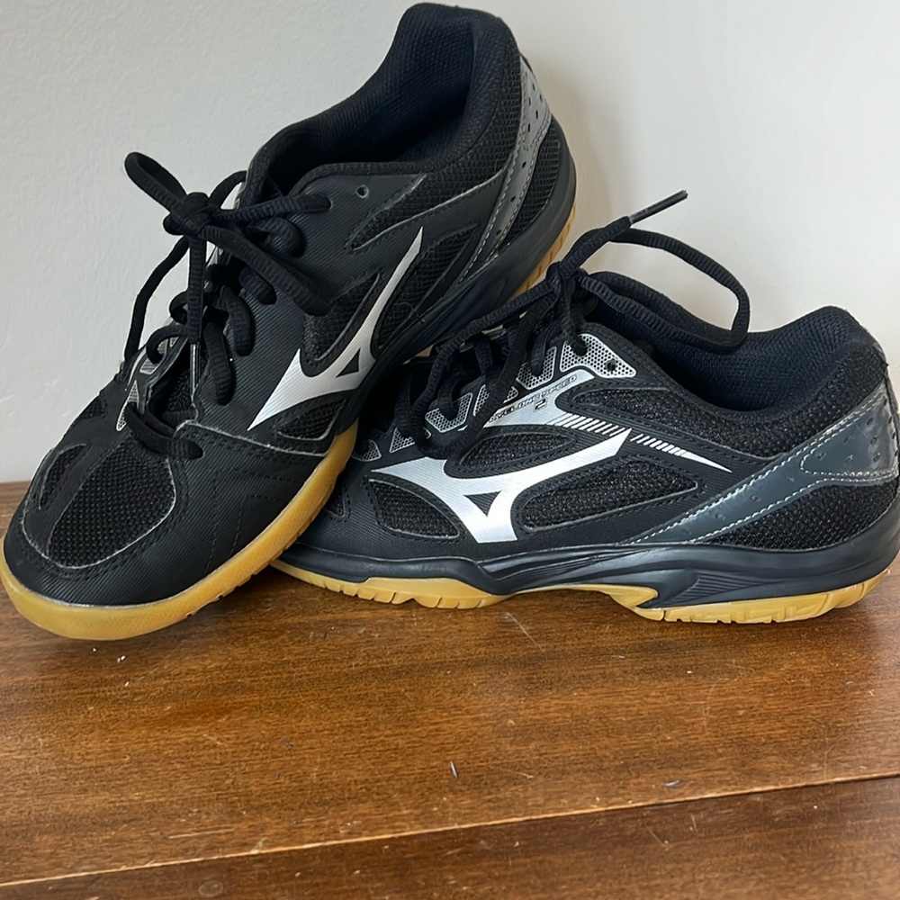 Womens’ Volleyball Shoes 7.5